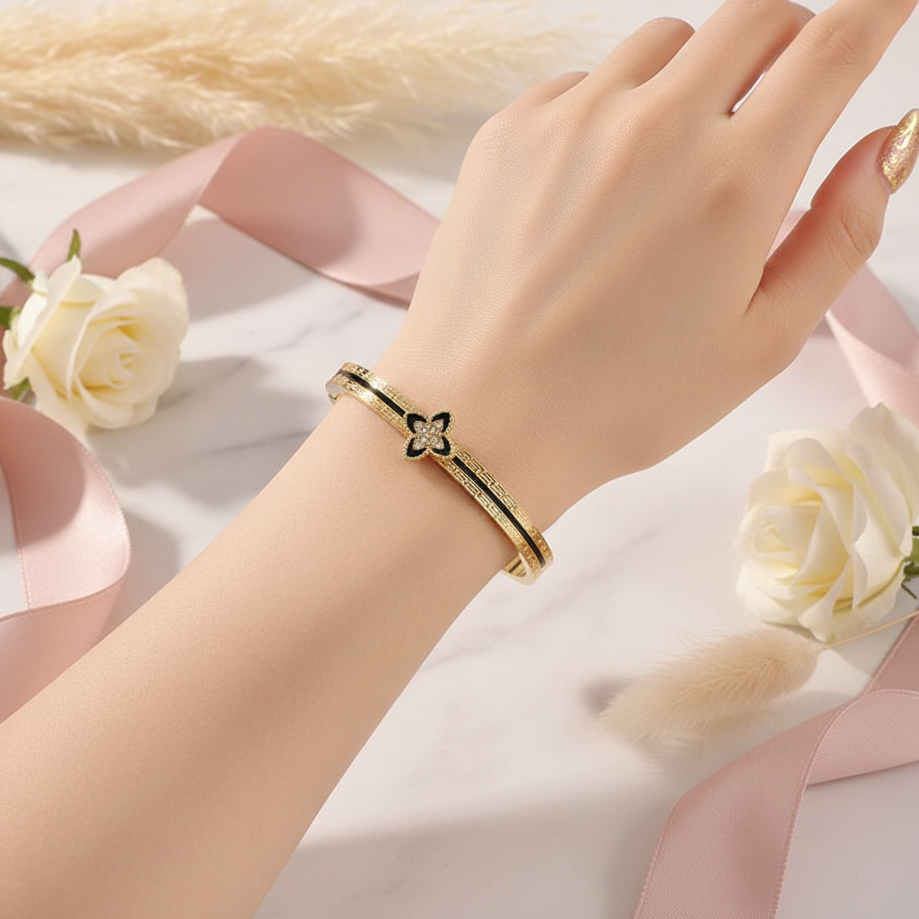 Luxe Clover Bangle Lifestyle Photo 2