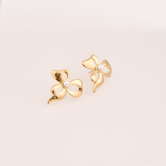 Pearl Flower Stud Earrings - 18k Gold Plated