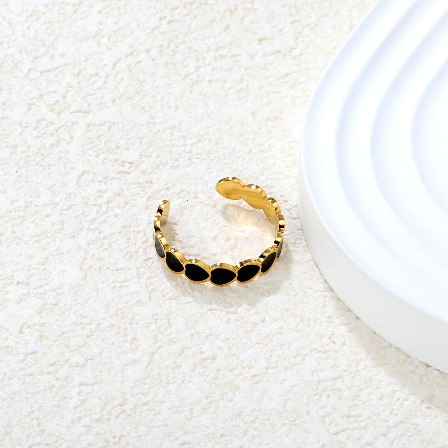 Enamel Heart Band Ring - 18k Gold Plated