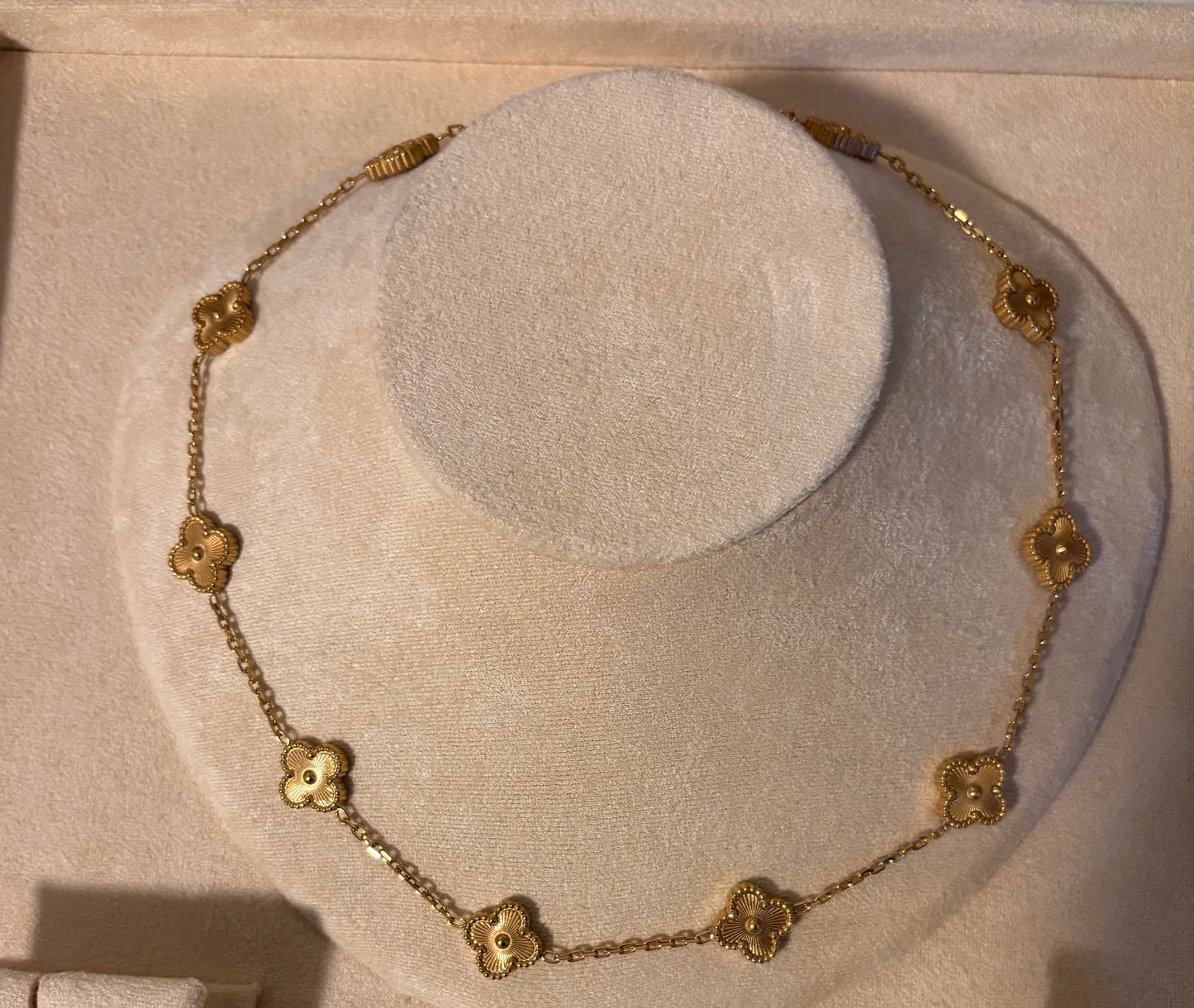 Lumière Clover Necklace -10 Motif