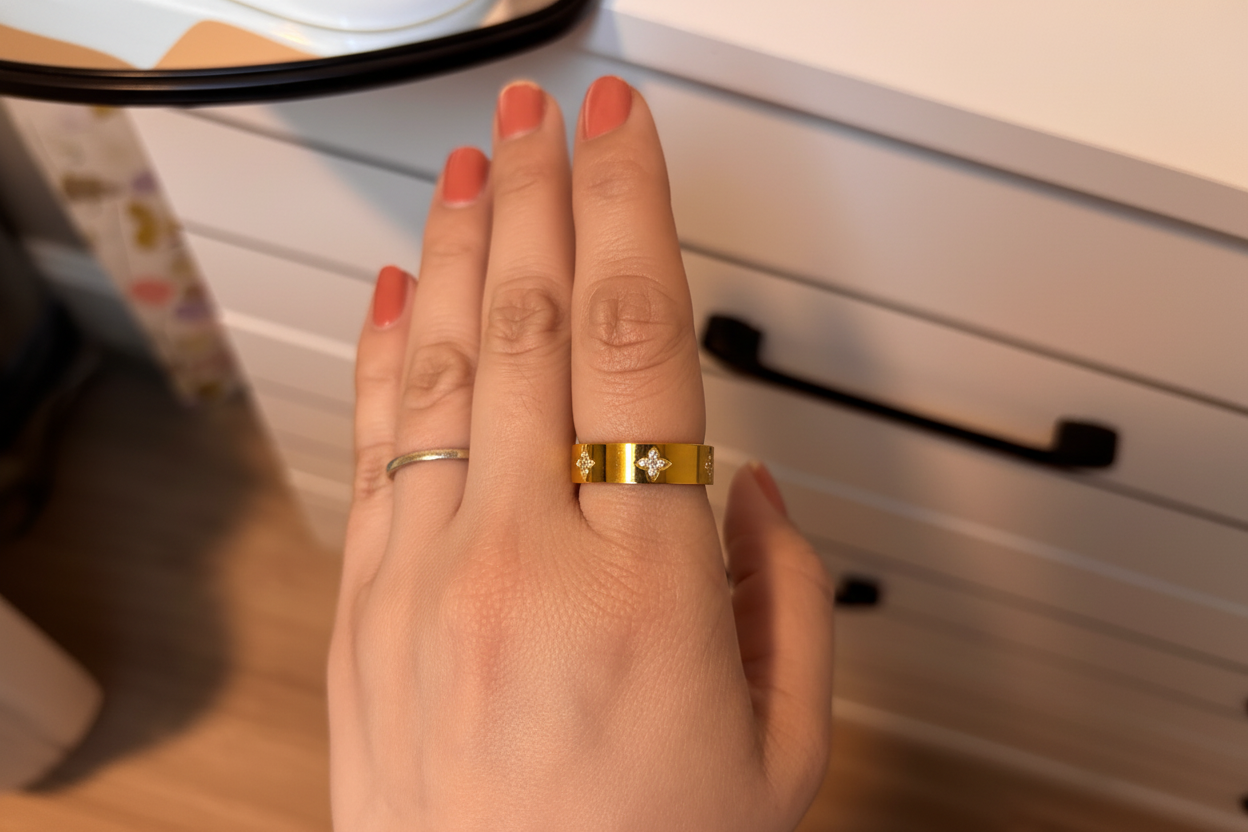 Crystal Clover Band Ring - 18k Gold