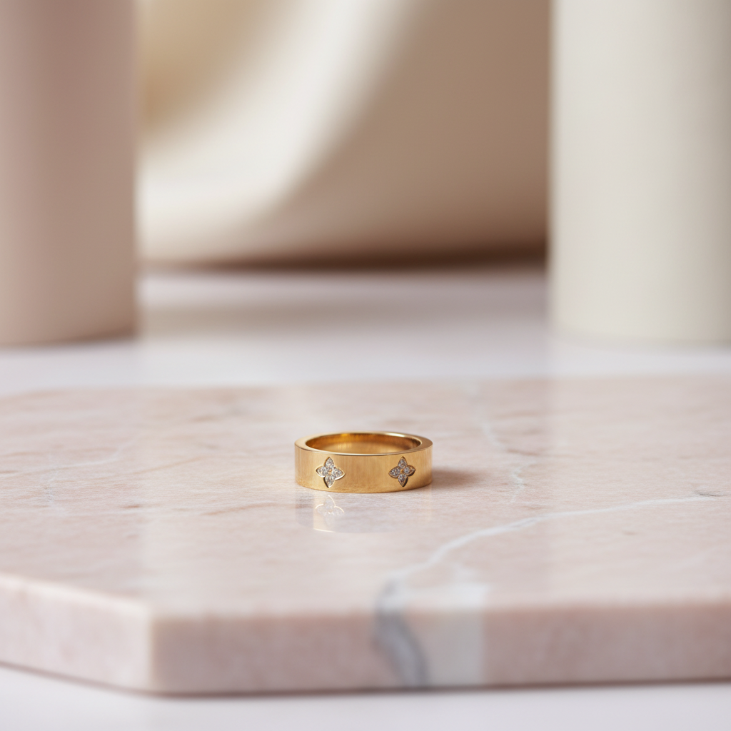 Crystal Clover Band Ring - 18k Gold
