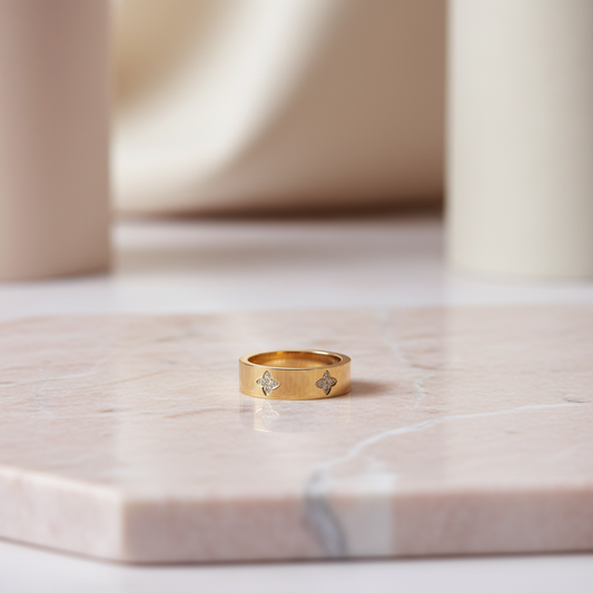 Crystal Clover Band Ring - 18k Gold